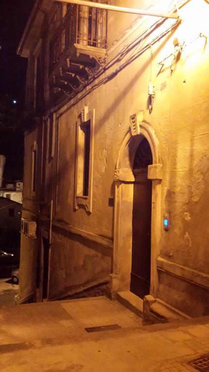 Hotel Il Vicolo Tortorici Exterior foto